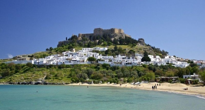 Гърция дава безплатна почивка на туристи заради пожарите на Родос