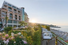 Реновираният Гранд хотел Свети Влас отваря за активна почивка на морето
