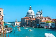 Сблъсъци във Венеция между полиция и протестиращи заради туристическата такса